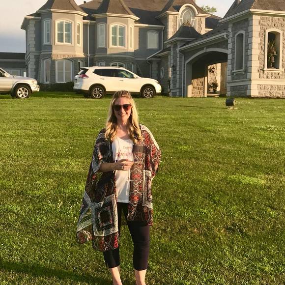 Meet your Posher, Marissa - Picture 1 of 1